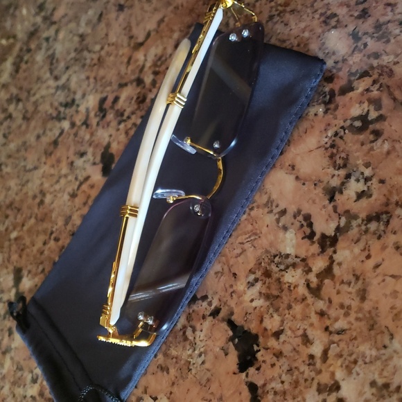 NWT, Beautiful Sunglasses 👓 - Picture 6 of 6